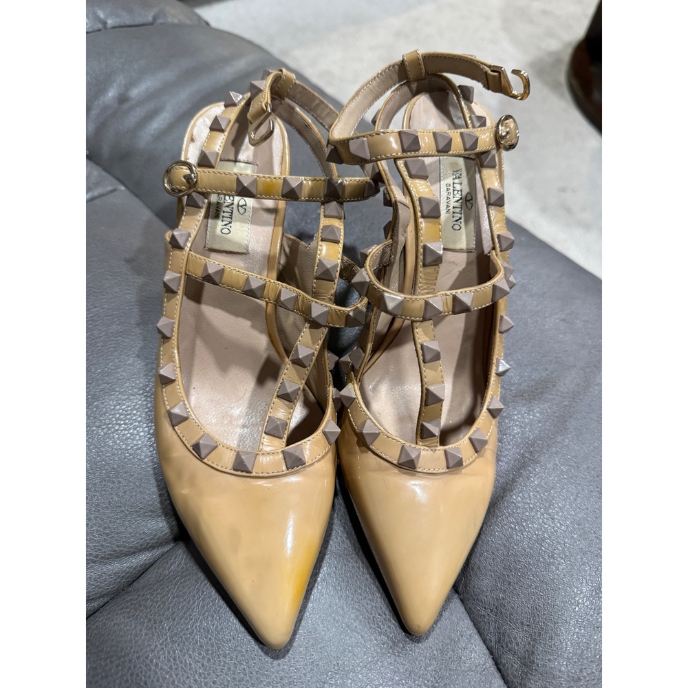 Valentino Garavani Rockstud Patent Leather Ankle Strap‎ Pumps Beige 37 EU